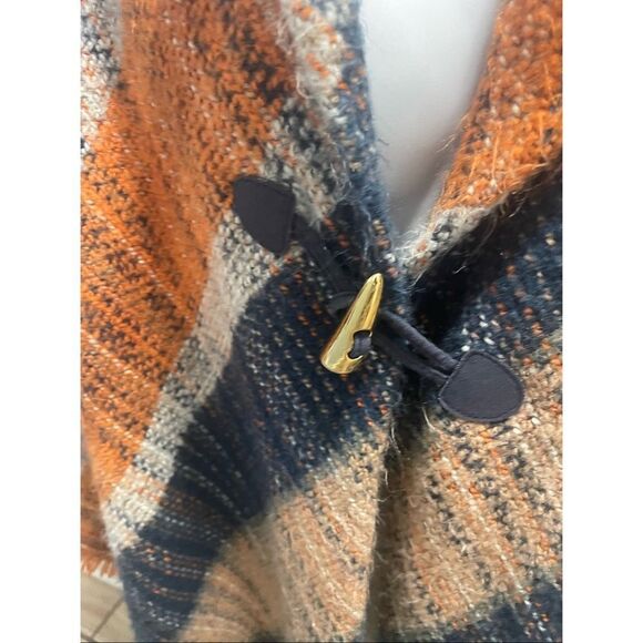 Marc New York Andrew Marc Poncho Multi Colored Leather Toggle Closure. - Picture 2 of 6